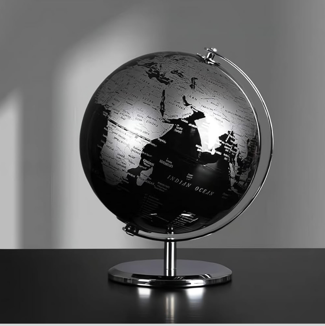 Beauenty Metallic World Globe Black