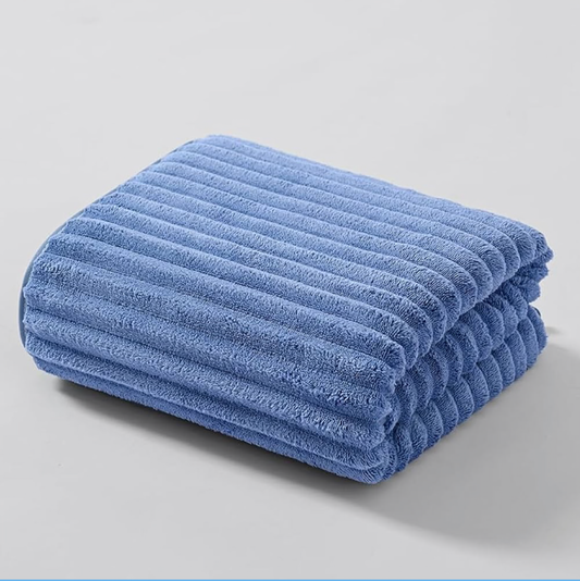 28X56 Inches Premium Bath Towel, Durable Microfiber Coral Velvet Highly Absorbent Towels - Multipurpose Use as Bathroom, Shower, Sports, Yoga Towel (Blue）